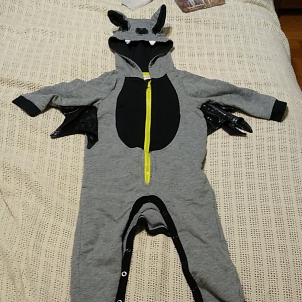 Cat & Jack 18 month bat onesie 🦇